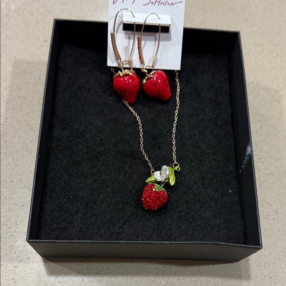 Red strawberry earrings and neklace